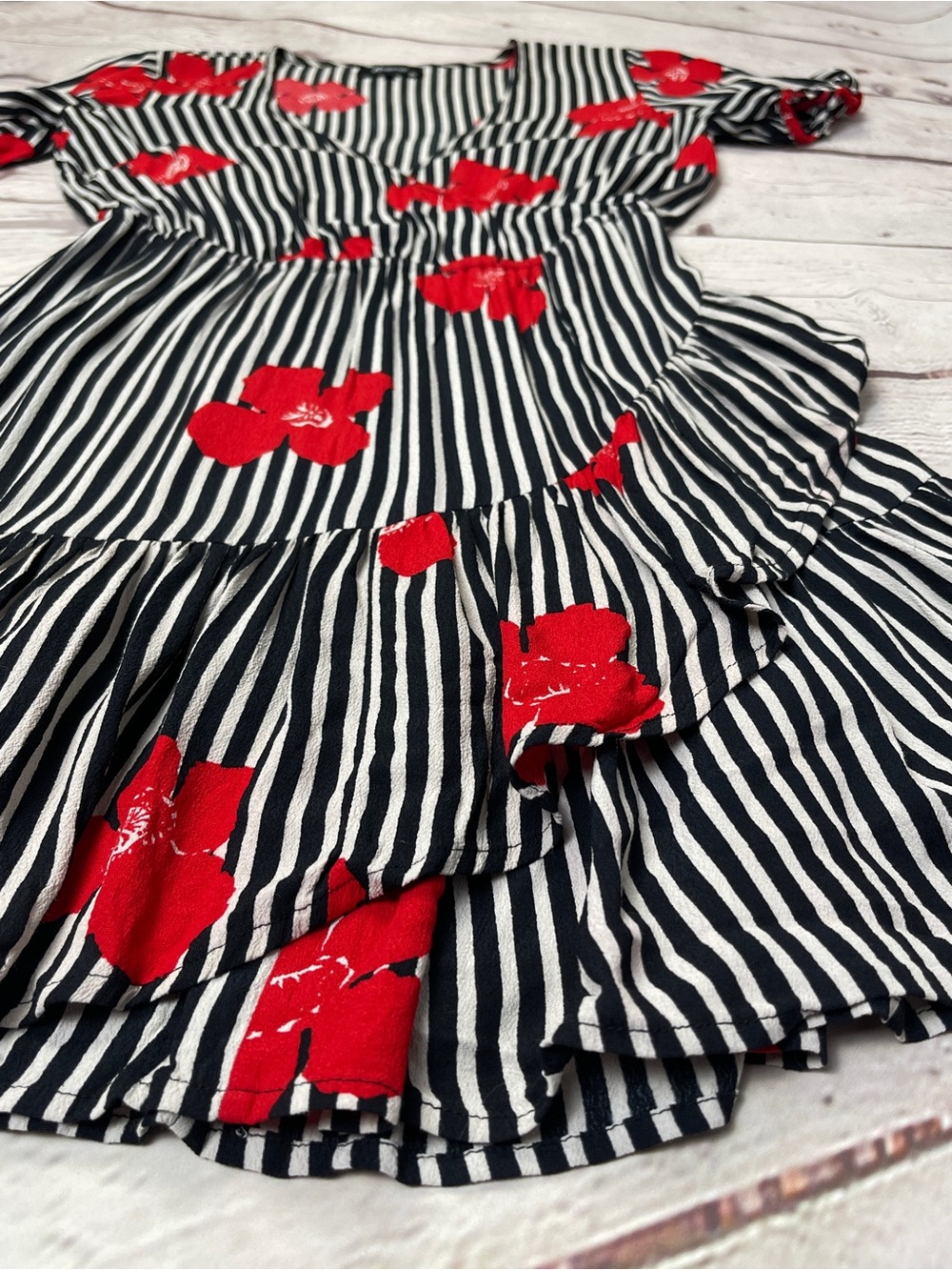 MADEWELL striped black & white lightweight dress with red floral print, size 0 - Picture 6 of 12